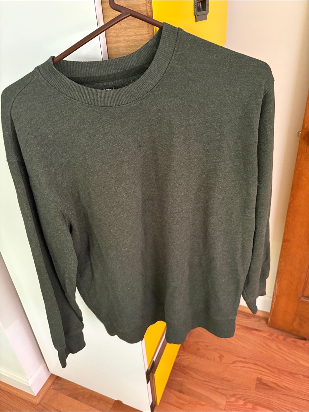 Women’s dark green crewneck